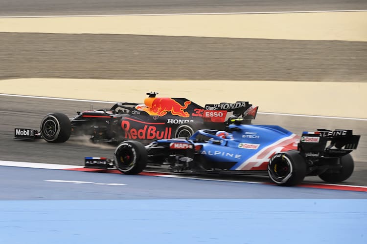 Max Verstappen überholt Esteban Ocon