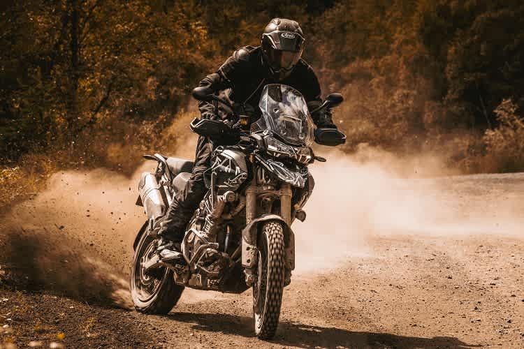 Triumph Tiger 1200, Modelljahr 2022: Der Prototyp kommt schon mal sehr fahrdynamisch daher