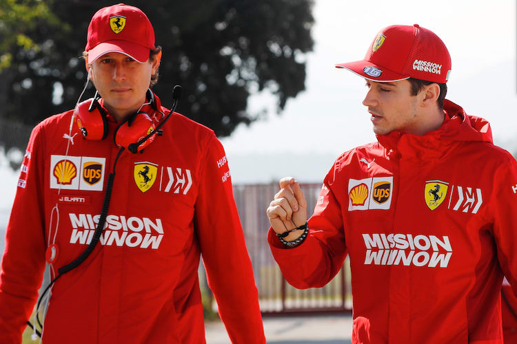 Ferrari-Chef John Elkann und Charles Leclerc
