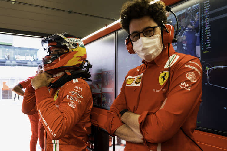 Carlos Sainz und Mattia Binotto