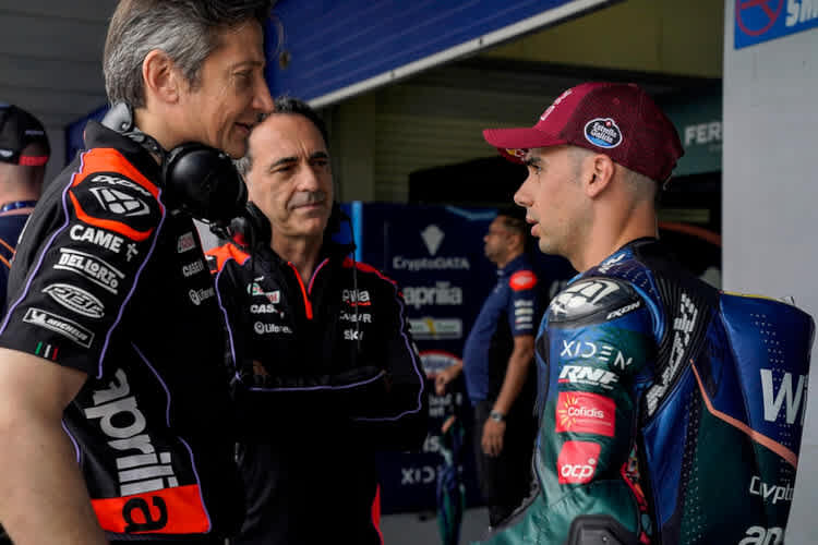 Massimo Rivola und Romano Albesiano im Gespräch mit Miguel Oliveira