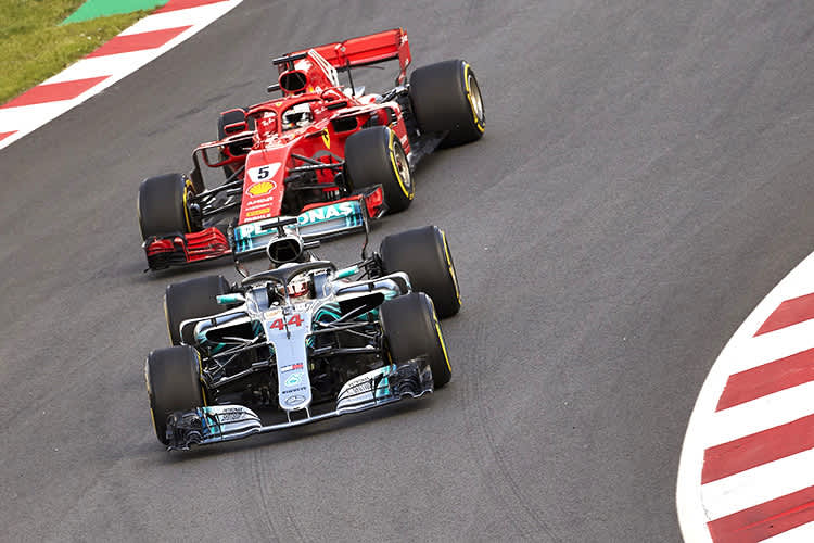Lewis Hamilton vor Sebastian Vettel