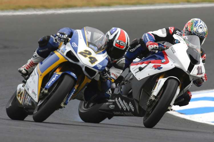 Troy Corser (re.) gibt alles für eine schnelle Runde