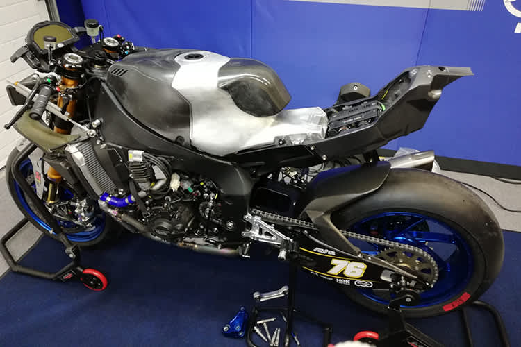Die Yamaha R1 von Loris Baz hat noch nicht alle 2020-Teile
