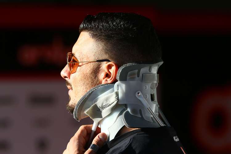 Davide Giugliano musste monatelang eine Halskrause tragen