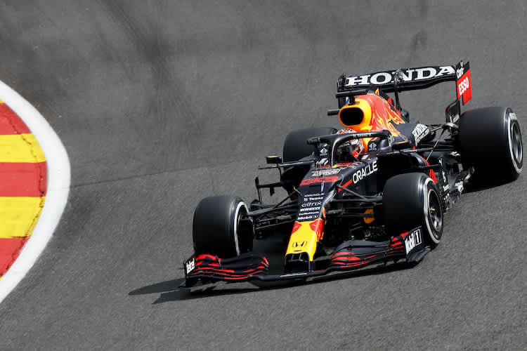 Max Verstappen drehte im zweiten Training in Belgien erst die schnellste Runde, dann flog er ab