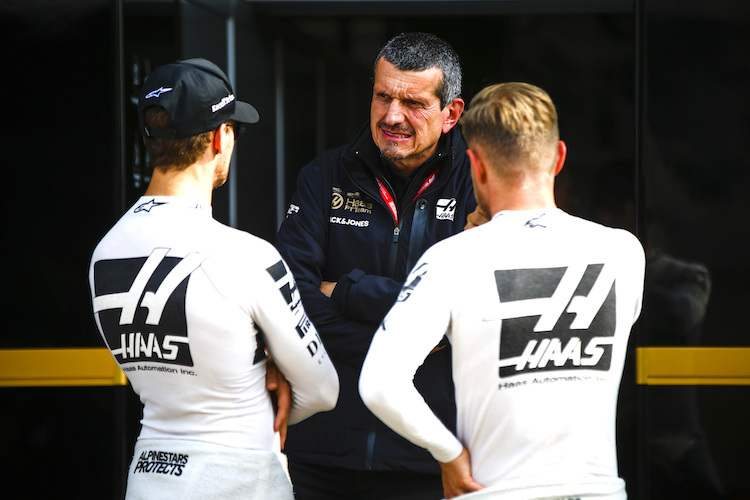 Günther Steiner mit seinen Piloten Romain Grosjean und Kevin Magnussen