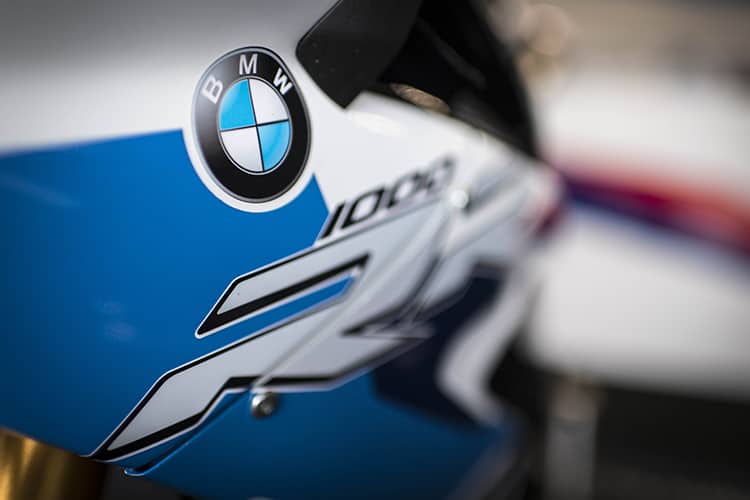 BMW sucht ein Kundenteam