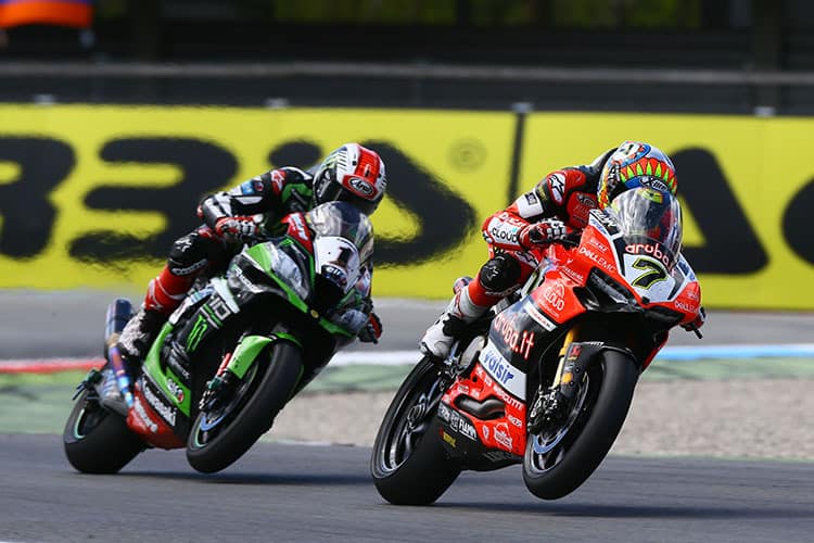 Chaz Davies im Kampf gegen Jonathan Rea
