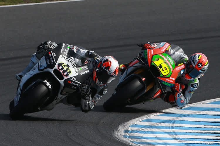 MotoGP 2016: Yonny Hernandez (li.) gegen Alvaro Bautista