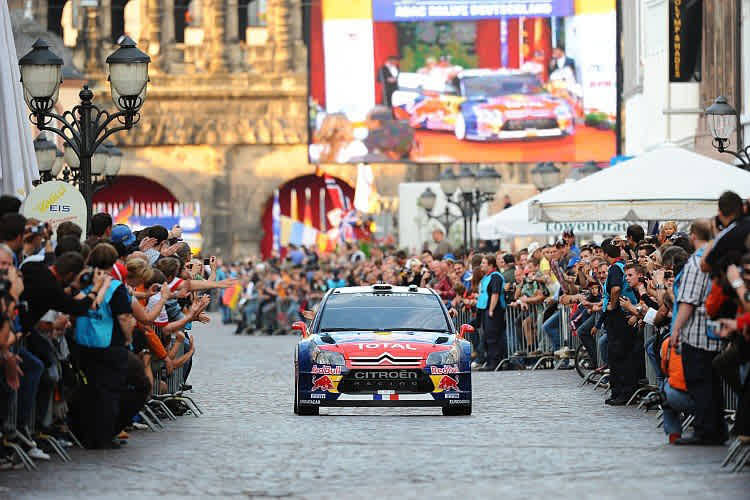 Loeb beim Start in Trier