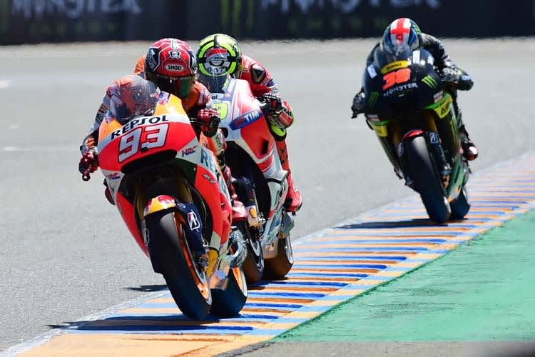 Marc Márquez konnte sich in Le Mans nur knapp gegen Andrea Iannone durchsetzen