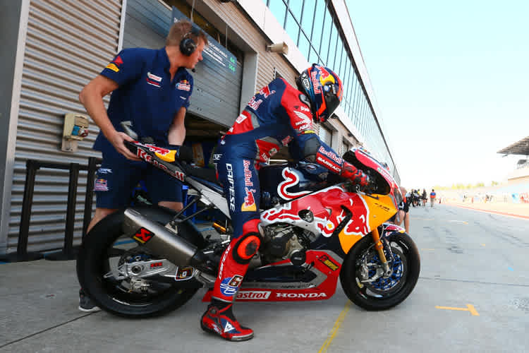 Stefan Bradl lässt an der Cosworth-Elektronik nicht viel Gutes