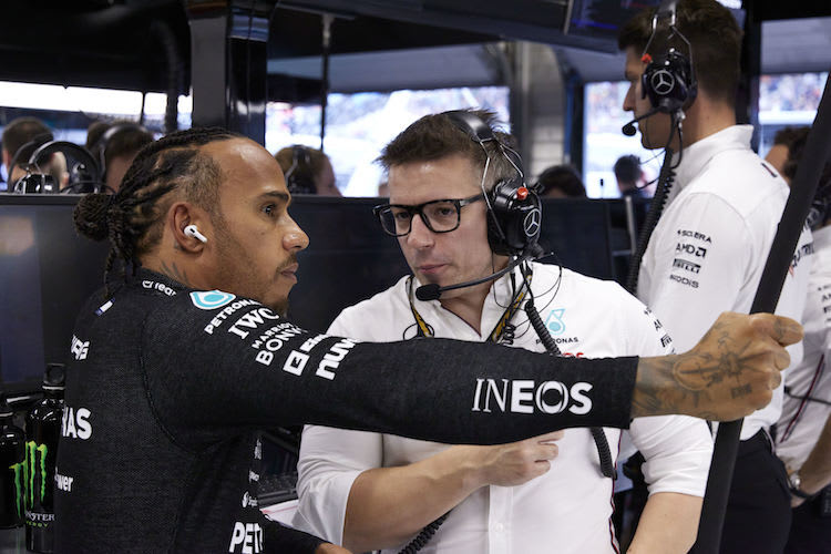 Lewis Hamilton und sein Renningenieur Peter Bonnington