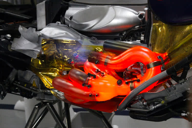 24. November 2013, Interlagos: Renault lässt zum Abschied des V8-Saugers die Auspuffrohre glühen