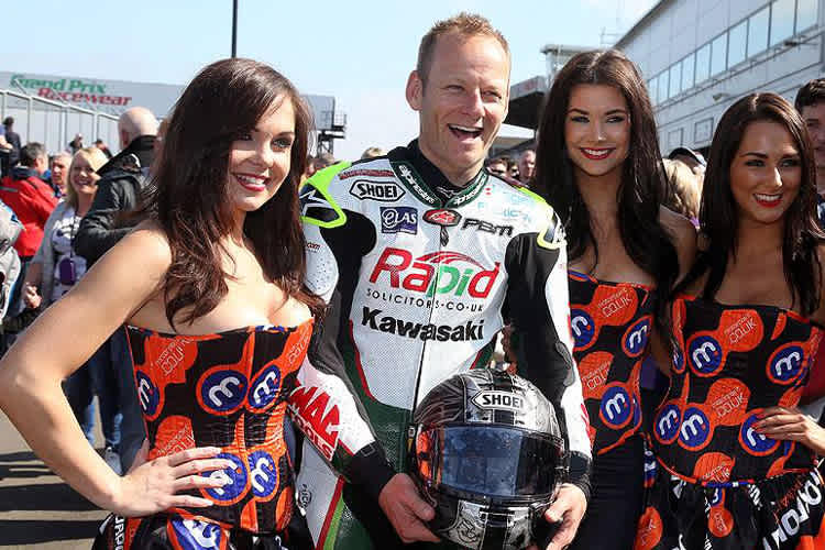 Shane Byrne hat gut Lachen: Bestzeit in Donington Park