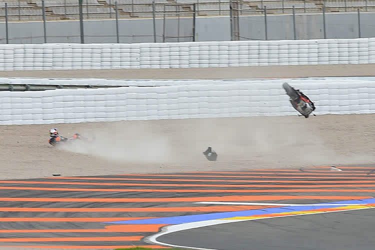 So heftig stürzte Brad Binder am Montag in Valencia