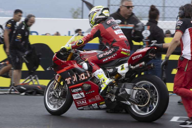 Alvaro Bautista startete mit Regenreifen