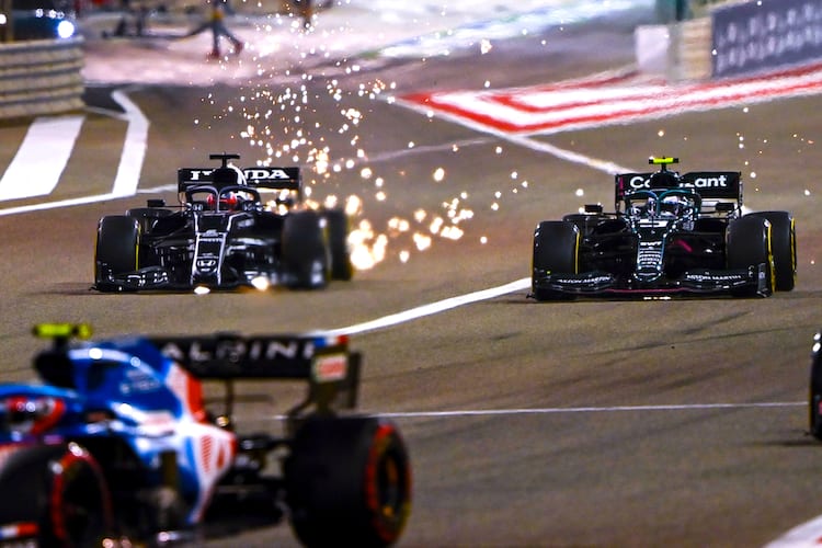 Im Vordergrund Esteban Ocon, links Yuki Tsunoda, rechts Sebastian Vettel
