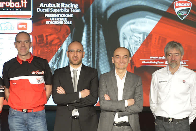 Stefano Cecconi (2 vl.) stand schon bei der Teampräsentation im Mittelpunkt