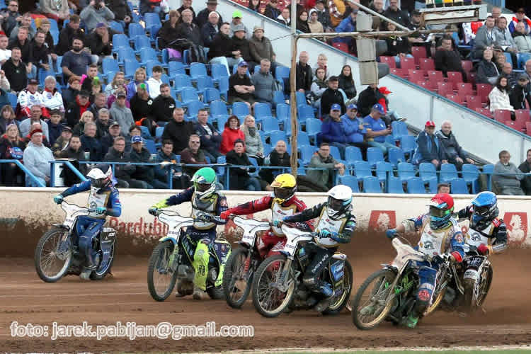 Danil Klima (li.) startete im Finale gut, Norick Blödorn (blau) nicht