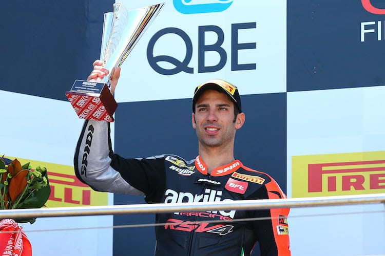 Ob Marco Melandri in Imola auch einen Pokal für seine Fußballkünste erhält?