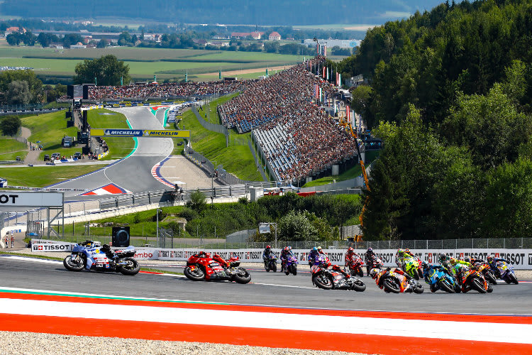 Zu Rennbeginn lag Alex noch vor Marc Marquez