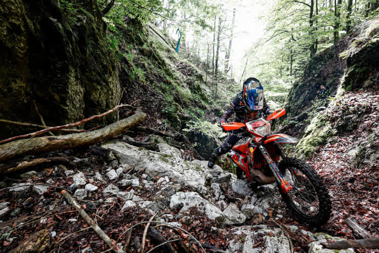 Bei solchen Auffahrten sind Könner wie Manuel Lettenbichler gefragt
