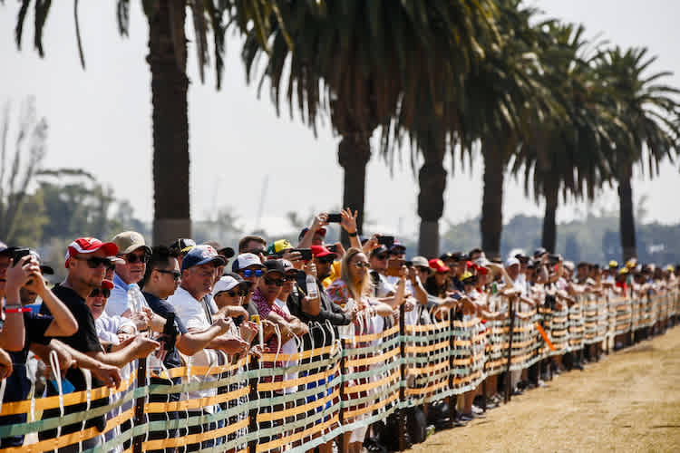 Viele Fans im Albert-Park von Melbourne: Wie lange ist das noch tragbar?