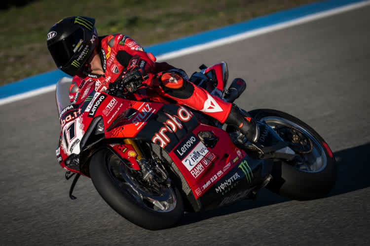 Nicolo Bulega zeigt überragenden Speed