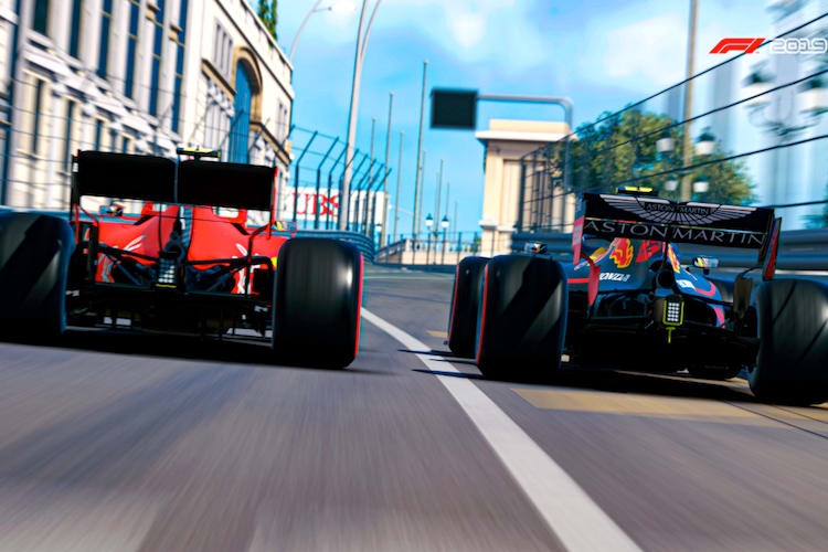 Alex Albon (rechts) im Sim-GP gegen Arthur Leclerc (Ferrari)