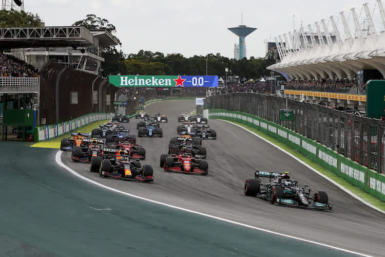 Carlos Sainz legte im Brasilien-Sprint einen starken Start hin  