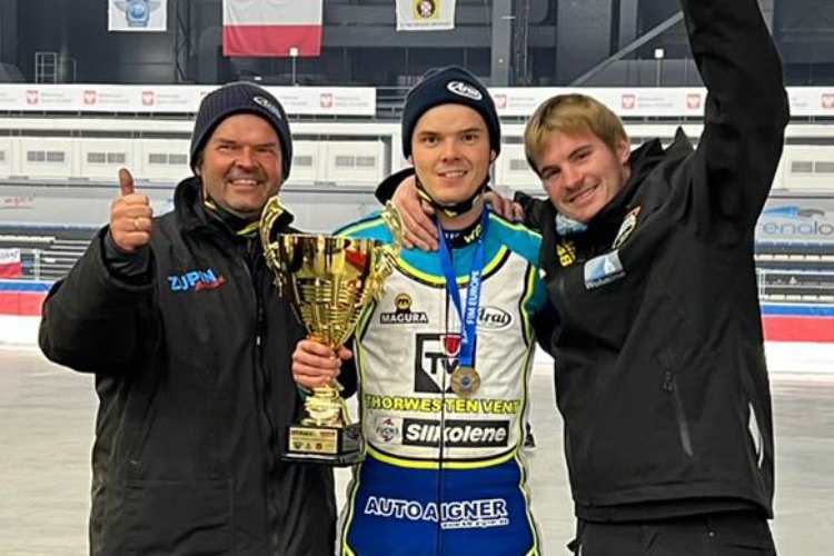 Luca Bauer (Mitte) gewann zum zweiten Mal Bronze