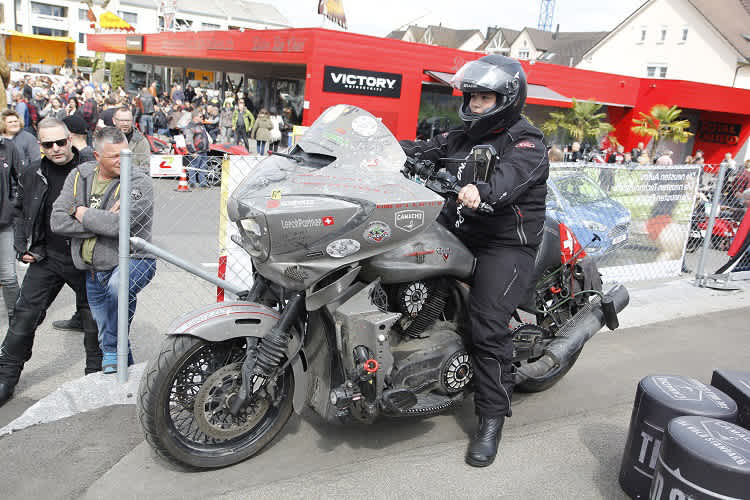 Rebekka «Road Reby» Senger auf Victory Daytona One