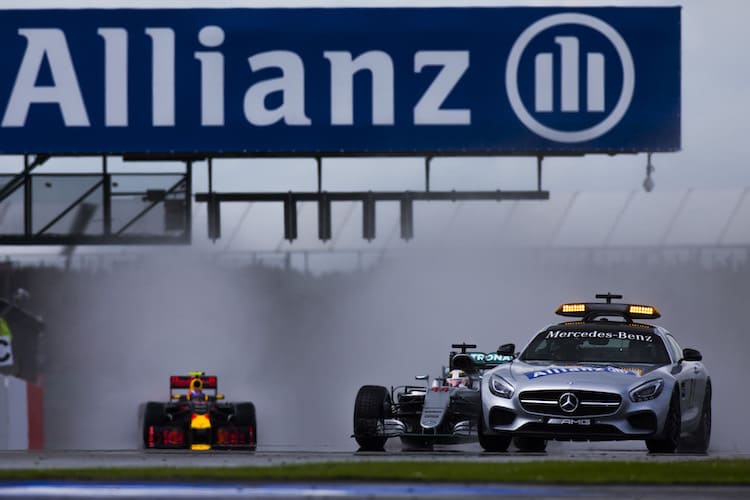 Die ersten Runden des britischen Grand Prix 2016 hinter dem Safety-Car