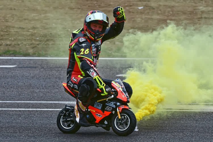 Didier Grams weiß, wie man beim Heimrennen mit den Fans feiert