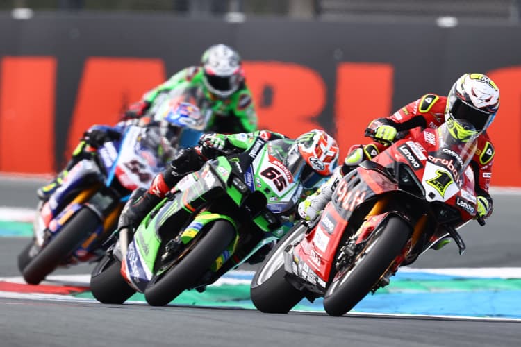 Ein Sinnbild: Bautista liegt vor Rea und Razgatlioglu