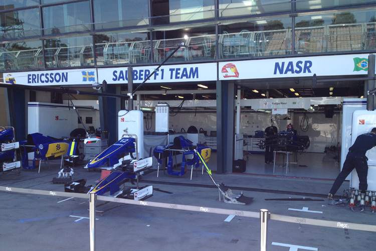 Müssen die Schildermaler über der Sauber-Box nachbessern?