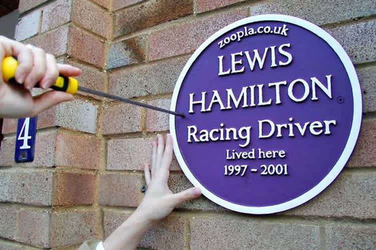 Die Plakette am früheren Haus der Hamiltons