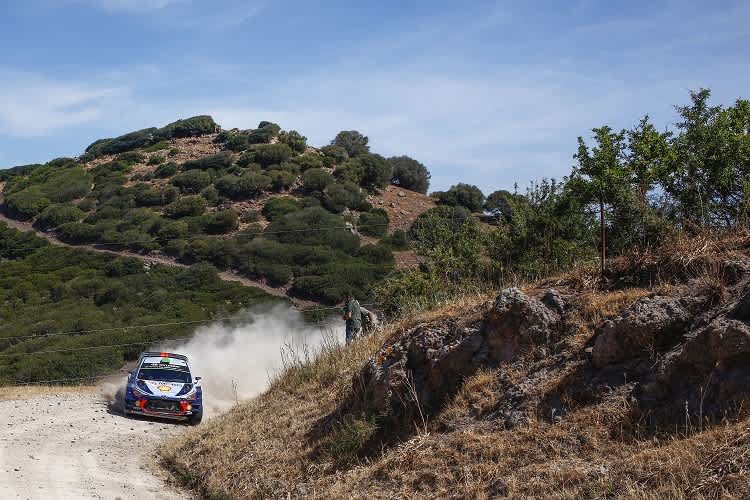 Hayden Paddon führt auf Sardinien
