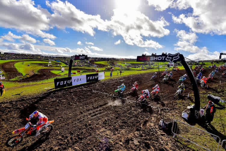 Keine Spur von Corona-Einschränkungen beim Auftakt in Matterley Basin (im Bild der MX2-Start)