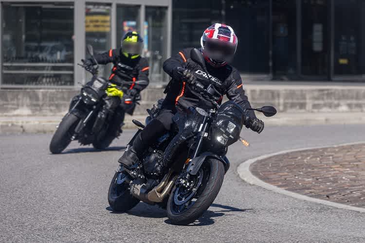 Moto Guzzi bricht mit der Markentradition: Prototyp mit Reihenzweizylinder