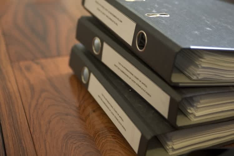 Am 14. April werden Akten gewälzt.