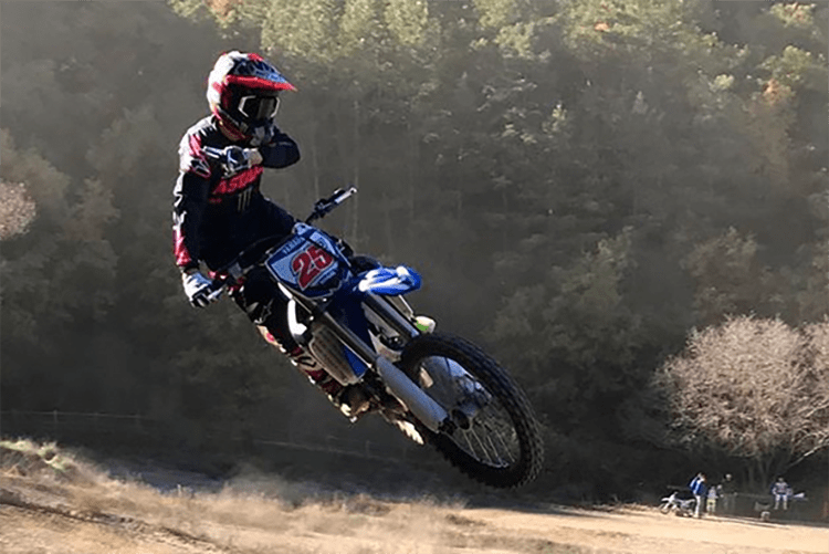 Maverick Viñales beim Motocross-Training