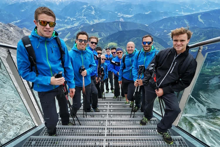 Die Mercedes-Truppe im Fitnesscamp