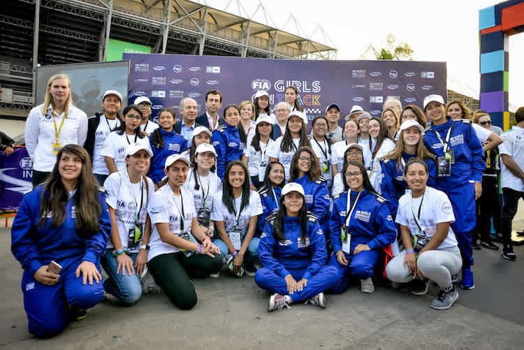 Formel E in Berlin bringt Girls on Track