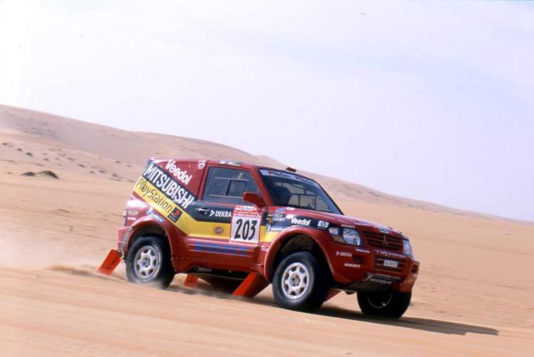 Jutta Kleinschmidt bei ihrem Sieg 2001 im Mitsubishi Pajero