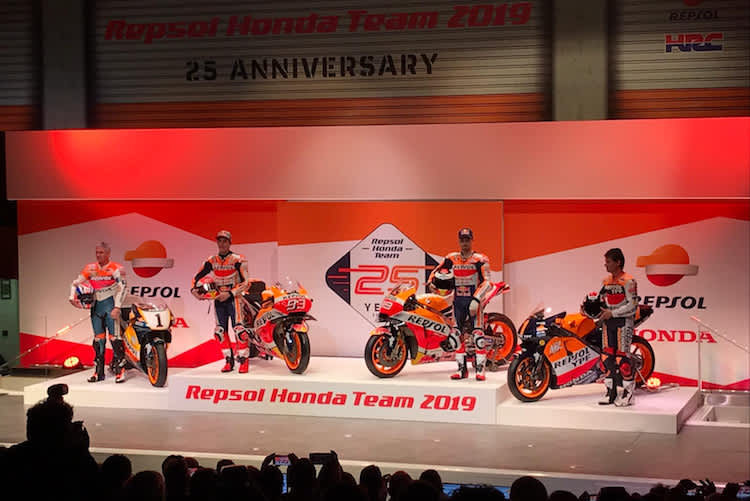 Jorge Lorenzo liess sich den Auftritt bei der Teampräsentation trotz Verletzung nicht entgehen