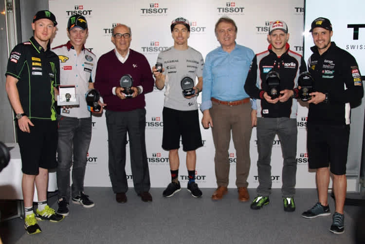 Die Tissot-Botschafter Bradley Smith, Tito Rabat, Nicky Hayden, Stefan Bradl und Tom Lüthi mit Dorna-CEO Carmelo Ezpeleta und Tissot-Präsident François Thiébaud 