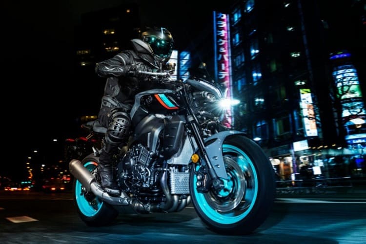 Yamaha MT-10: Der Master of Torque regiert auch, wenn die Sonne schon untergegangen ist